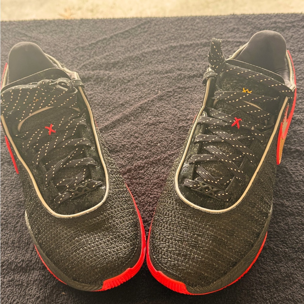 Used with replacement box
Nike LeBron 20 “Bred”